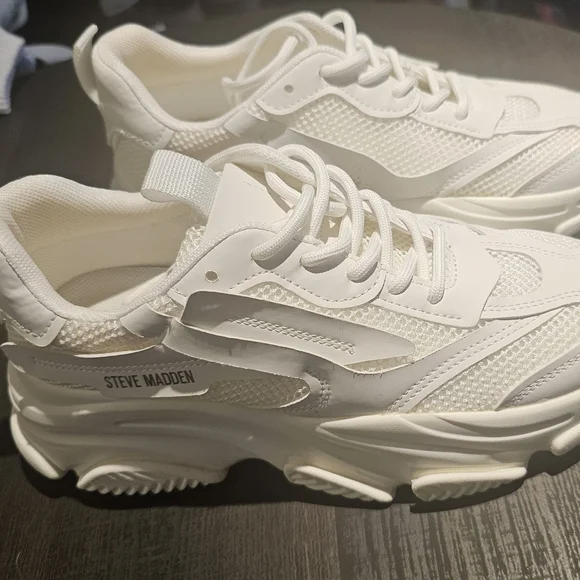 Steve Madden White Sneakers - Picture 1 of 5